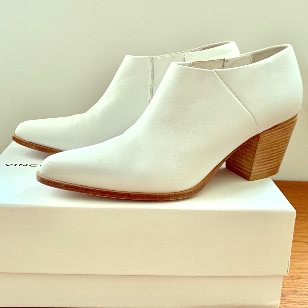 Pristine white booties from Vince! Sz 10